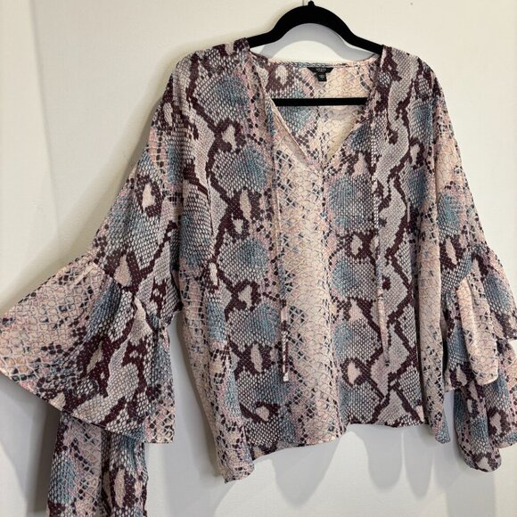 GUESS Snake Print Ruffle Sleeve Flowy Blouse Size Large - Picture 5 of 11